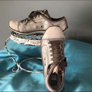 Dr. Scholl’s tennis shoes